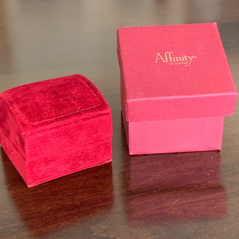 Affinity Women's Gold and Black Earrings - Picture 5 of 8